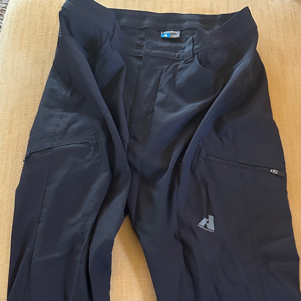 Eddie Bauer Women’s black Cargo Pants